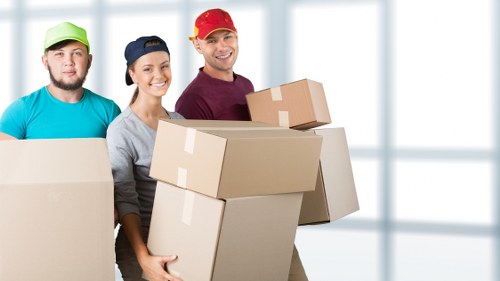 Supervisor reviewing safety procedures before a removal van operation